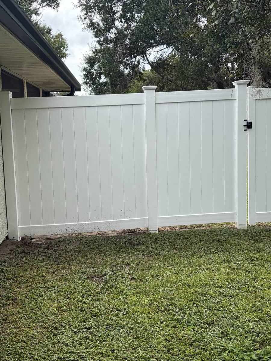 Bright white vinyl fence after pressure washing by Tom's Professional Power Wash Plus, Tampa FL